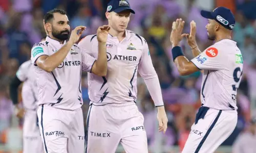 முதல் அணியாக பிளே ஆப் சுற்றுக்கு முன்னேறியது குஜராத் டைட்டன்ஸ் - 34 ரன்கள் வித்தியாசத்தில் ஐதராபாத்தை வீழ்த்தி வெற்றி