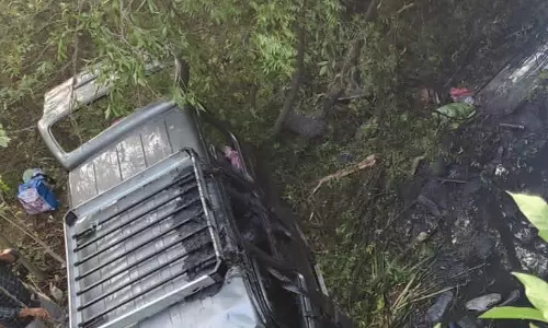 பள்ளத்தில் கார் கவிழ்ந்து சென்னை சிறுமிகள் 2 பேர் பலி