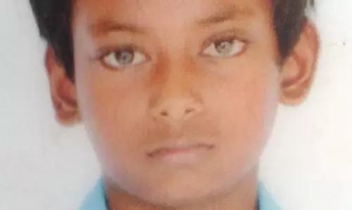 சத்தியமங்கலத்தில் மின்சாரம் தாக்கி பள்ளி மாணவர் சாவு சத்தியமங்கலத்தில் மின்சாரம் தாக்கி பள்ளி மாணவர் சாவு