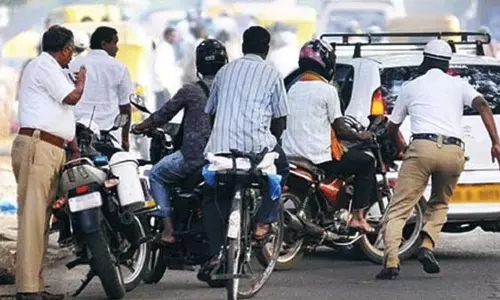 போக்குவரத்து விதிமீறும் வாகனங்களுக்கு கட்டுப்பாட்டு அறையில் இருந்தபடியே அபராதம் - புதிய திட்டம் அறிமுகம் போக்குவரத்து விதிமீறும் வாகனங்களுக்கு கட்டுப்பாட்டு அறையில் இருந்தபடியே அபராதம் - புதிய திட்டம் அறிமுகம்
