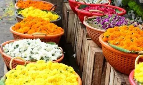 திண்டுக்கல் மார்க்கெட்டில் பூக்கள் விலை வீழ்ச்சி