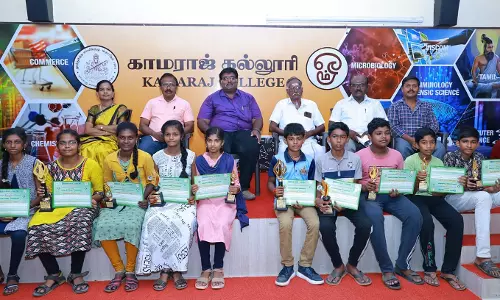 தூத்துக்குடி மாவட்ட சதுரங்க போட்டிவெற்றி பெற்ற மாணவ, மாணவிகளுக்கு பரிசு தூத்துக்குடி மாவட்ட சதுரங்க போட்டிவெற்றி பெற்ற மாணவ, மாணவிகளுக்கு பரிசு