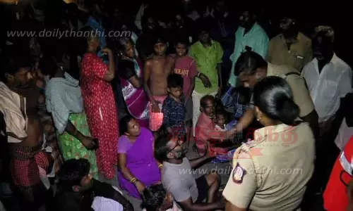 அறிவிக்கப்படாத மின்வெட்டை கண்டித்து பொதுமக்கள் திடீர் சாலைமறியல்