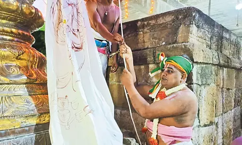 காஞ்சீபுரம் வைகுண்ட பெருமாள் கோவில் பிரம்மோற்சவம் - கொடியேற்றத்துடன் தொடங்கியது காஞ்சீபுரம் வைகுண்ட பெருமாள் கோவில் பிரம்மோற்சவம் - கொடியேற்றத்துடன் தொடங்கியது