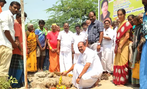 வாறுகால், பேவர்பிளாக் சாலைஅமைக்கும் பணி தொடக்கம்