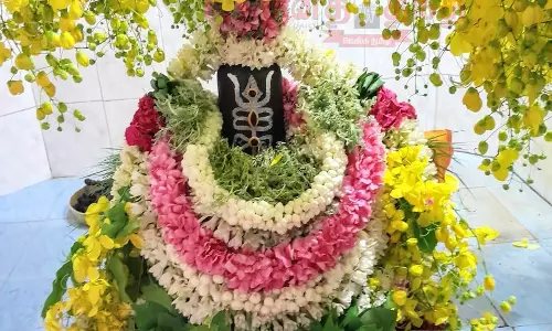 பிரதோஷத்தையொட்டிசிவன் கோவில்களில் சிறப்பு வழிபாடு