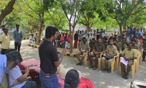 சாலை விதிகளை முறையாக கடைப்பிடிக்க வேண்டும்