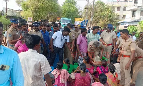 குடிநீர் வழங்கக்கோரி பொதுமக்கள் சாலை மறியல்