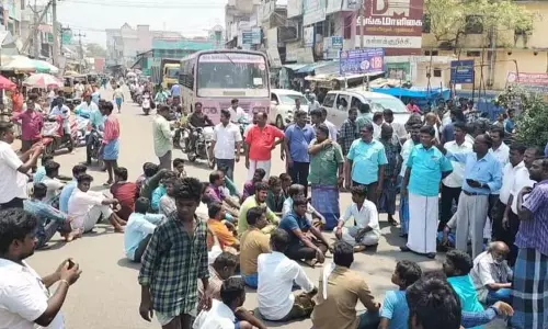 சங்கராபுரத்தில் காயங்களுடன் தொழிலாளி பிணம் சாவில் சந்தேகம் இருப்பதாக கூறி உறவினா்கள் மறியல்