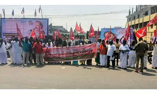 விழுப்புரத்தில்விவசாயிகள் சங்கத்தினர் ஆர்ப்பாட்டம் விழுப்புரத்தில்விவசாயிகள் சங்கத்தினர் ஆர்ப்பாட்டம்