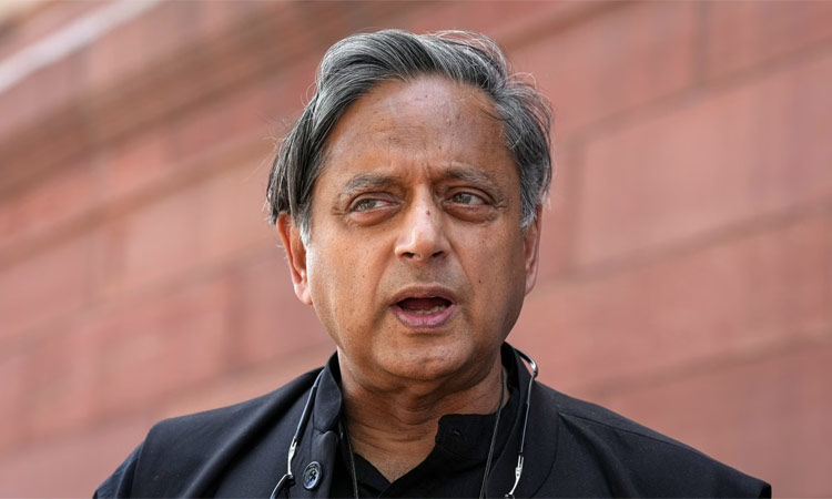 டெல்லியில் ராஜபாதையின் பெயரை மாற்றியதில் அரசியல்.!! - சசிதரூர் குற்றச்சாட்டு