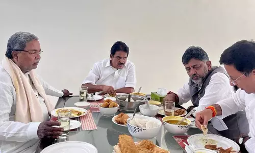 கர்நாடக துணை முதல் மந்திரி: டிகே சிவக்குமார் இறங்கி வந்தது எப்படி? பரபரப்பு தகவல்கள்