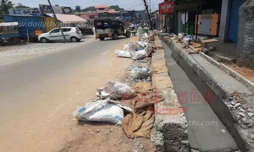 கழிவுநீர் கால்வாய் அமைக்கும் பணி