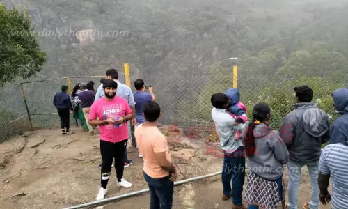 கோத்தகிரியில் அலைமோதும் சுற்றுலா பயணிகள்