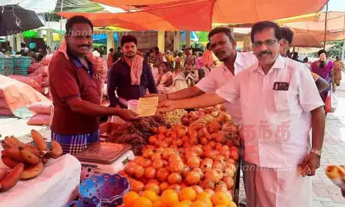 மின்னணு தராசுகள் முத்திரையிடும் முகாம்  வியாபாரிகளுக்கு விழிப்புணர்வு துண்டுபிரசுரம்