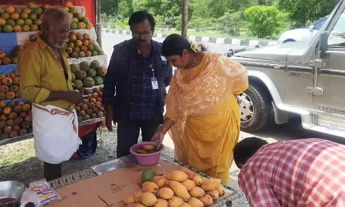 காரிமங்கலம் பகுதியில்செயற்கை முறையில் பழுக்க வைத்த 400 கிலோ மாம்பழம் பறிமுதல்