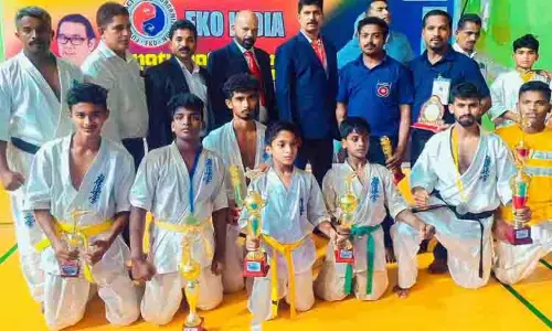 தேசிய அளவிலான கராத்தே போட்டி: கரூரை சேர்ந்த மாணவர்களுக்கு முதல் பரிசு