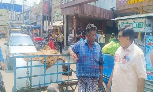 மூன்று சக்கர சைக்கிளில் ஐஸ்கட்டி கொண்டு சென்றவருக்கு அபராதம் மூன்று சக்கர சைக்கிளில் ஐஸ்கட்டி கொண்டு சென்றவருக்கு அபராதம்
