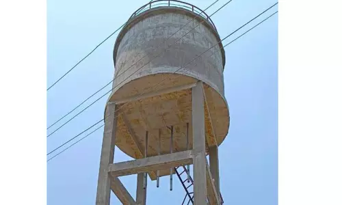 குடிநீர் தொட்டி கட்டி நாளாச்சு...! குடிநீர் வழங்கலையே...!