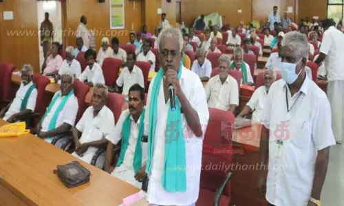 பயிர் காப்பீட்டு திட்டத்தை அரசே ஏற்று நடத்த வேண்டும்; குறை தீர்க்கும் கூட்டத்தில் விவசாயிகள் வலியுறுத்தல்