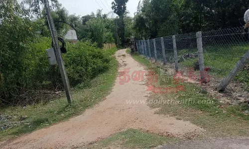 மண் சாலையை தார்ச்சாலையாக மாற்றி தர வேண்டும்