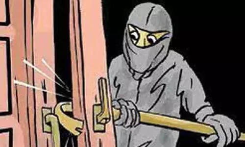 புதுக்கடை அருகேகோவிலில் குத்துவிளக்குகள் திருட்டு