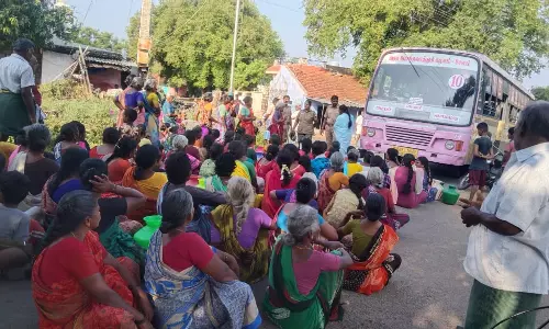 பாப்பிரெட்டிப்பட்டி அருகே குடிநீர் கேட்டு பொதுமக்கள் சாலைமறியல்