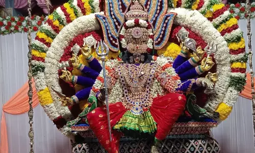 அங்காள பரமேஸ்வரி அம்மன் கோவிலில் ஊஞ்சல் உற்சவம் அங்காள பரமேஸ்வரி அம்மன் கோவிலில் ஊஞ்சல் உற்சவம்