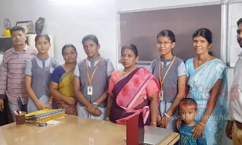 10-ம் வகுப்பு தேர்வு: பள்ளி மாணவிகள் சாதனை