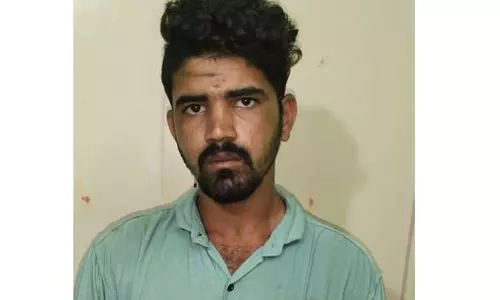 சினிமா பட காட்சிகளை மிஞ்சும் சம்பவம்:ஓடும் லாரியில் இருந்து மதுபாட்டில்கள் திருடிய கும்பல்ஆம்னி வேனில் 40 கி.மீட்டர் தூரம் பின்தொடர்ந்து சென்று கைவரிசை காட்டியது அம்பலம்