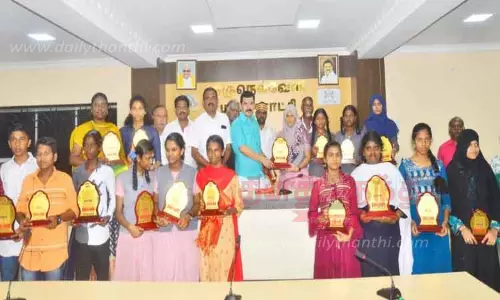 மாநகராட்சி பள்ளி மாணவர்களுக்கு மேயர் சரவணன் பாராட்டு