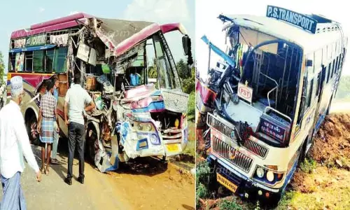 பஸ்-வேன் பயங்கர மோதல்; 28 பயணிகள் காயம் பஸ்-வேன் பயங்கர மோதல்; 28 பயணிகள் காயம்