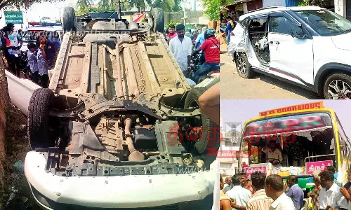 கார்கள் மீது பஸ் மோதல்; 4 பேர் காயம்