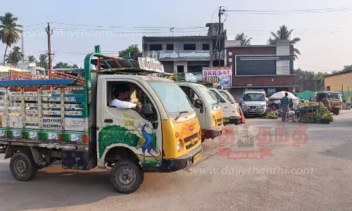 சரக்கு வாகனங்களை நிறுத்த தனி இட வசதி வேண்டும்