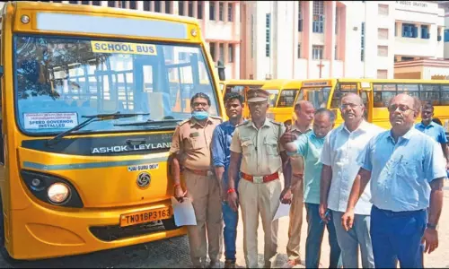 கல்வியாண்டு தொடங்கவுள்ள நிலையில் சென்னையில் பள்ளி வாகனங்கள் ஆய்வு கல்வியாண்டு தொடங்கவுள்ள நிலையில் சென்னையில் பள்ளி வாகனங்கள் ஆய்வு