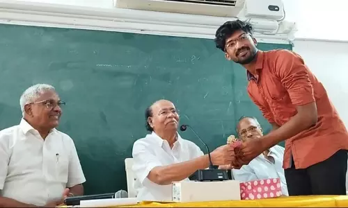 தமிழில் பேசு போட்டியில் வெற்றிபெற்றவருக்கு 4 கிராம் தங்ககாசு தமிழில் பேசு போட்டியில் வெற்றிபெற்றவருக்கு 4 கிராம் தங்ககாசு