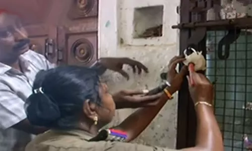 தஞ்சையில் மது அருந்திய 2 பேர் உயிரிழப்பு - மதுவில் சயனைடு கலந்திருந்தாக உடற்கூராய்வில் தகவல்