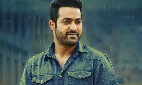 கையில் கத்தியுடன் ஆக்ரோஷமாக நிற்கும் ஜூனியர் என்டிஆர்.. போஸ்டர் வைரல்