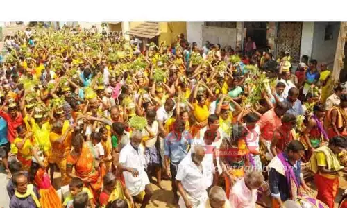 பால்குடம்-முளைப்பாரி ஊர்வலம் பால்குடம்-முளைப்பாரி ஊர்வலம்