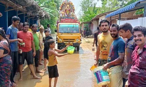 முத்து மாரியம்மன் கோவில் மஞ்சள் நீராட்டு விழா