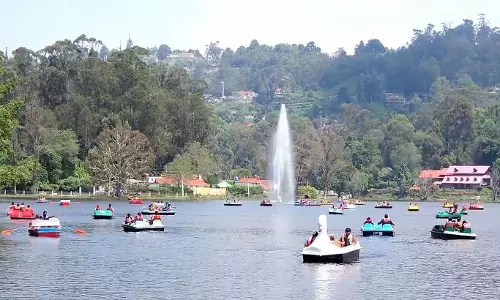 கொடைக்கானலில் அலைமோதிய சுற்றுலா பயணிகள்