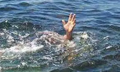 கிணற்றில் குளித்த வாலிபர் நீரில் மூழ்கி சாவு