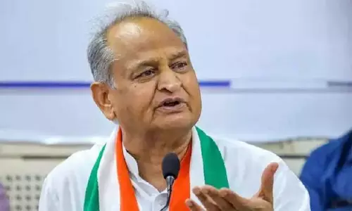 பா.ஜனதாவினர் பசியுடன் திரியும் ஓநாய்கள் - அசோக் கெலாட் குற்றச்சாட்டு