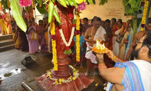 பிட்டாபுரத்தி அம்மன் கோவில் திருவிழா கொடியேற்றத்துடன் தொடங்கியது பிட்டாபுரத்தி அம்மன் கோவில் திருவிழா கொடியேற்றத்துடன் தொடங்கியது