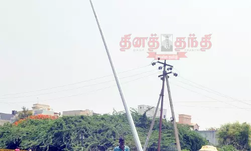 ஈரோடு சத்தி ரோட்டில் ஆபத்தான மின் கம்பத்தை அகற்ற வேண்டும்; பொதுமக்கள் கோரிக்கை