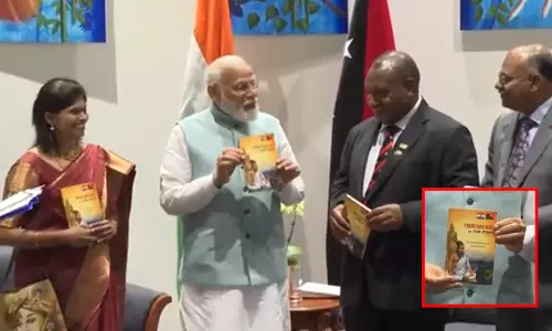 டோக் பிசின் மொழியில் மொழிபெயர்க்கப்பட்ட திருக்குறள் நூலை வெளியிட்டார் பிரதமர் மோடி...! டோக் பிசின் மொழியில் மொழிபெயர்க்கப்பட்ட திருக்குறள் நூலை வெளியிட்டார் பிரதமர் மோடி...!