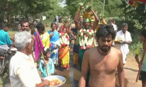 தெய்வங்கள் எல்லாம் தோற்றே போகும் தந்தை அன்பின் முன்னே...! உயிரிழந்த மகளுக்கு கோயில் கட்டி திருவிழா நடத்தும் தந்தை! தெய்வங்கள் எல்லாம் தோற்றே போகும் தந்தை அன்பின் முன்னே...! உயிரிழந்த மகளுக்கு கோயில் கட்டி திருவிழா நடத்தும் தந்தை!