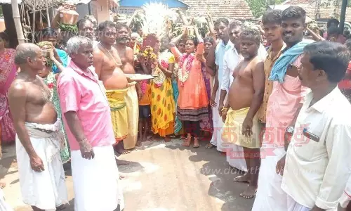 அக்கரைப்பூண்டி முத்துமாரியம்மன் கோவிலில் பால்குட ஊர்வலம் அக்கரைப்பூண்டி முத்துமாரியம்மன் கோவிலில் பால்குட ஊர்வலம்