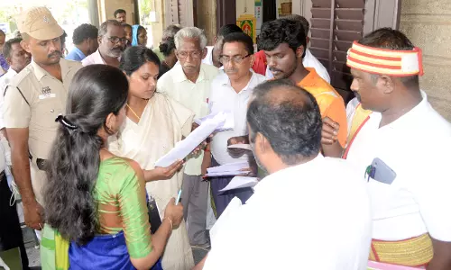 மக்கள் குறைதீர்க்கும் நாள் கூட்டத்தில் மனுக்களுக்கு உரிய தீர்வு காண வேண்டும்