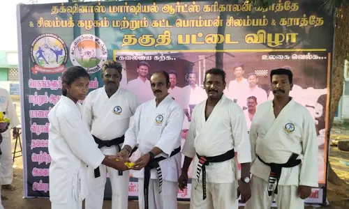 கராத்தே, சிலம்பம் பயிற்சி பெற்ற மாணவர்களுக்கு பட்டை வழங்கும் விழா